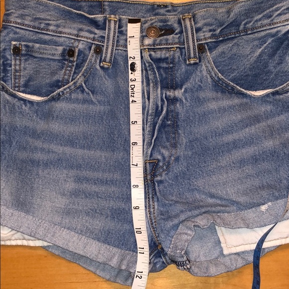 Levi Jean shorts !! - Picture 2 of 6